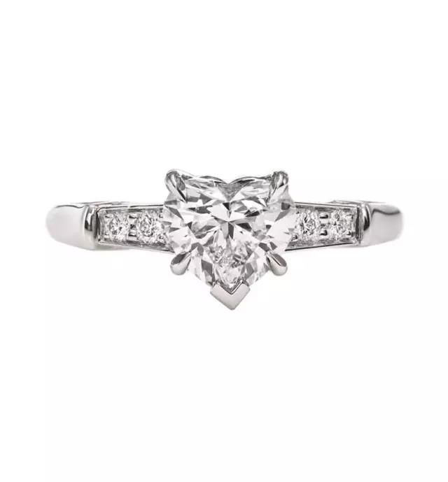 对付女人,没有一件珠宝解决不了的!