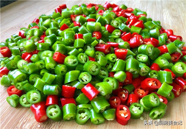 家用腌辣椒放一年都不会坏的腌法,不加一滴水爽脆又开胃的腌辣椒