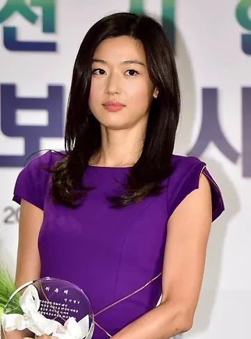 肩宽的人怎么穿才好看,肩宽的女生怎么穿好看