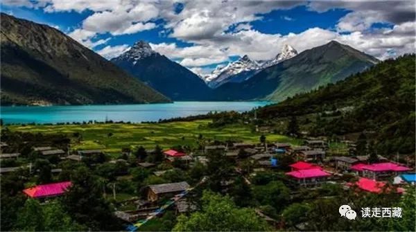 走青藏线翻越唐古拉山来到拉萨,西藏工布江达县的山脉