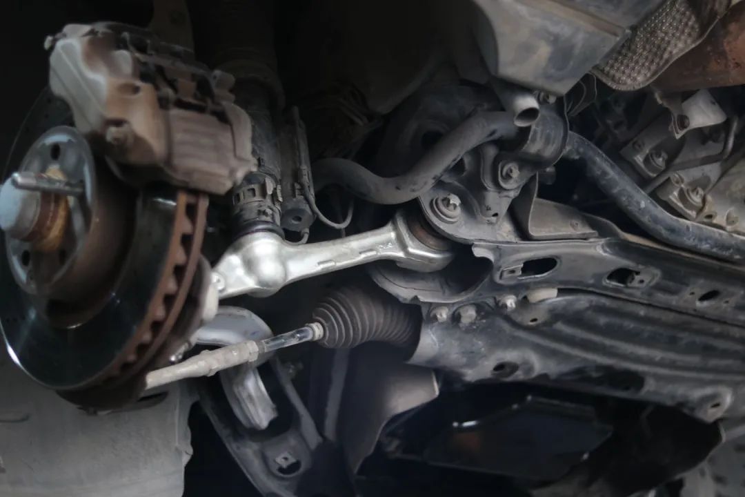 奔驰w221升级新款w222s450外观,老款奔驰w211e260翻新整备