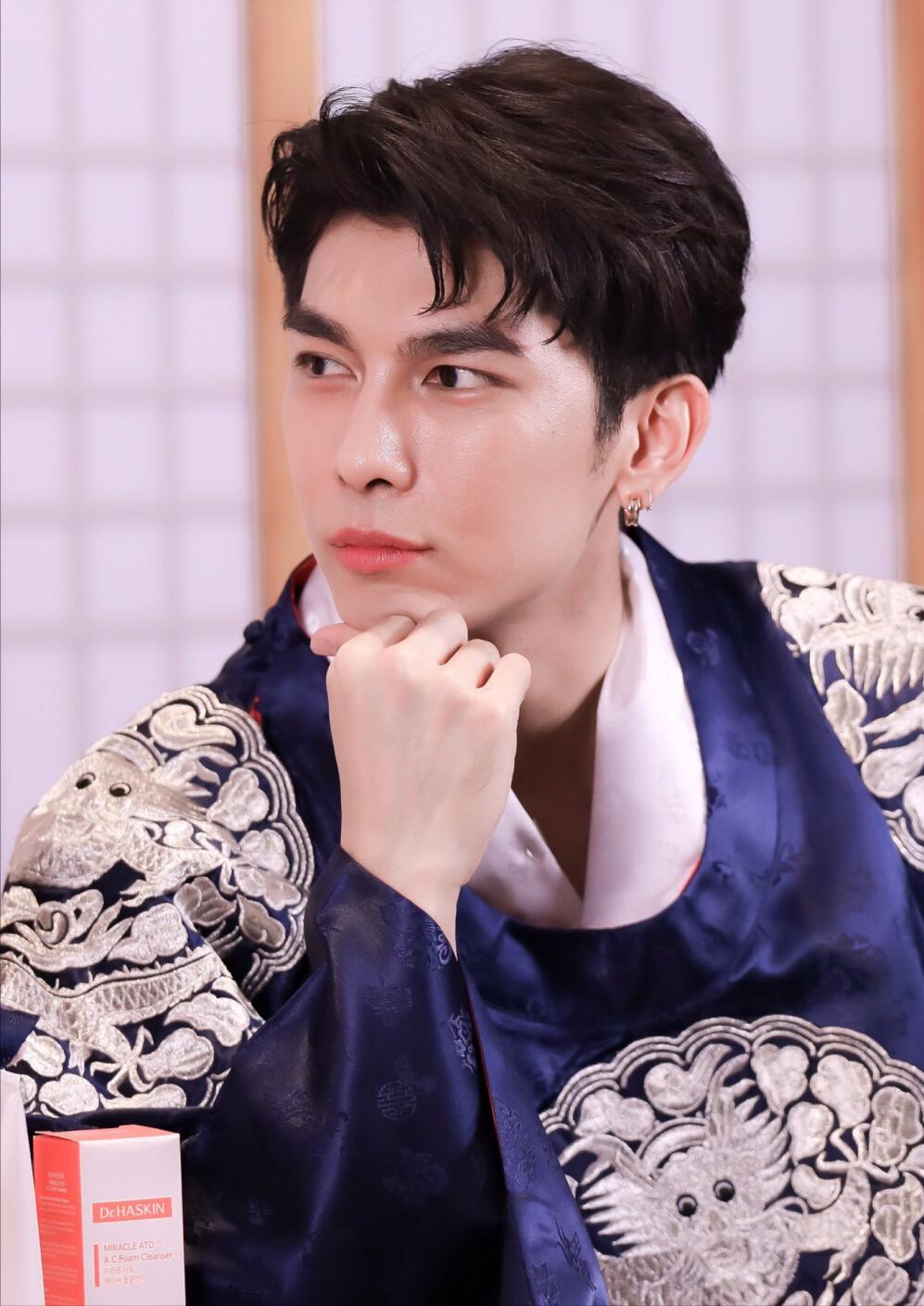 他泰让人一眼万年的外观：妞的鼻尖痣泡芙的笑眼文总的手