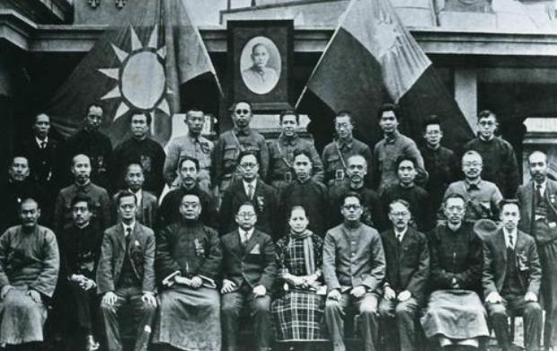 从宁汉分裂到宁汉合流，国民*党**分合如同儿戏？症结在蒋介石