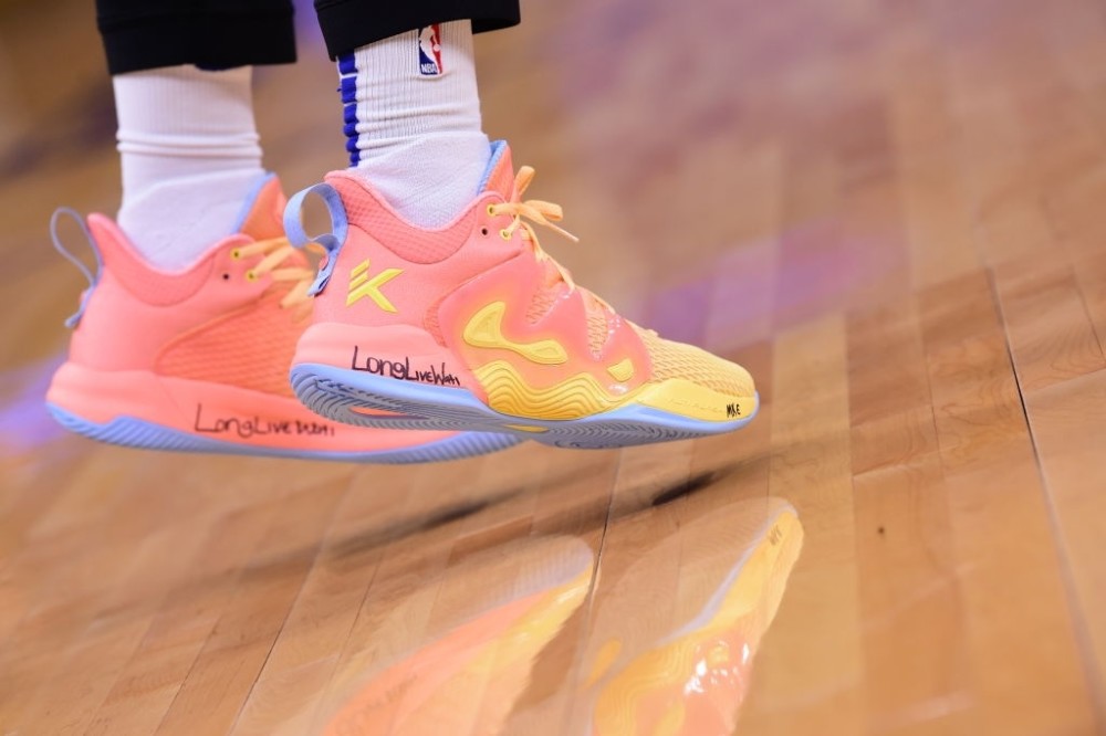 李宁回应炒鞋贩子,李宁安踏多款球鞋下架