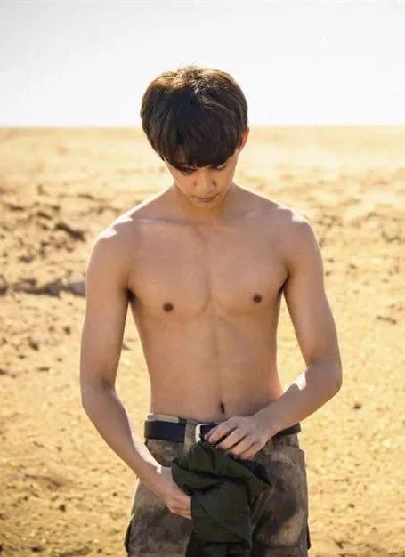 亲爱的热爱的韩商言腹肌,韩商言露出全部腹肌