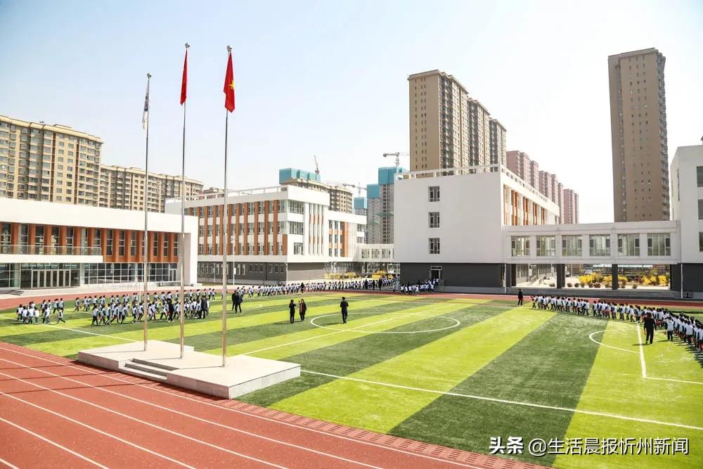 长征小学升旗视频,忻州市长征小学西校区简介