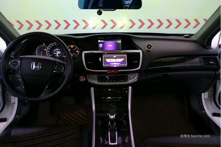 十五万元以内的本田雅阁，外形漂亮空间大，家庭用车首选！