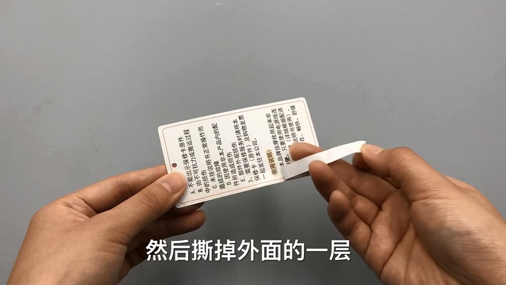 衣服上的吊牌不要扔掉有什么用途,衣服吊牌扔掉妙招