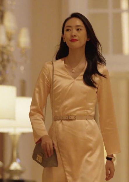 顾佳穿搭裙装合集,顾佳穿搭黑短裙白衬衫