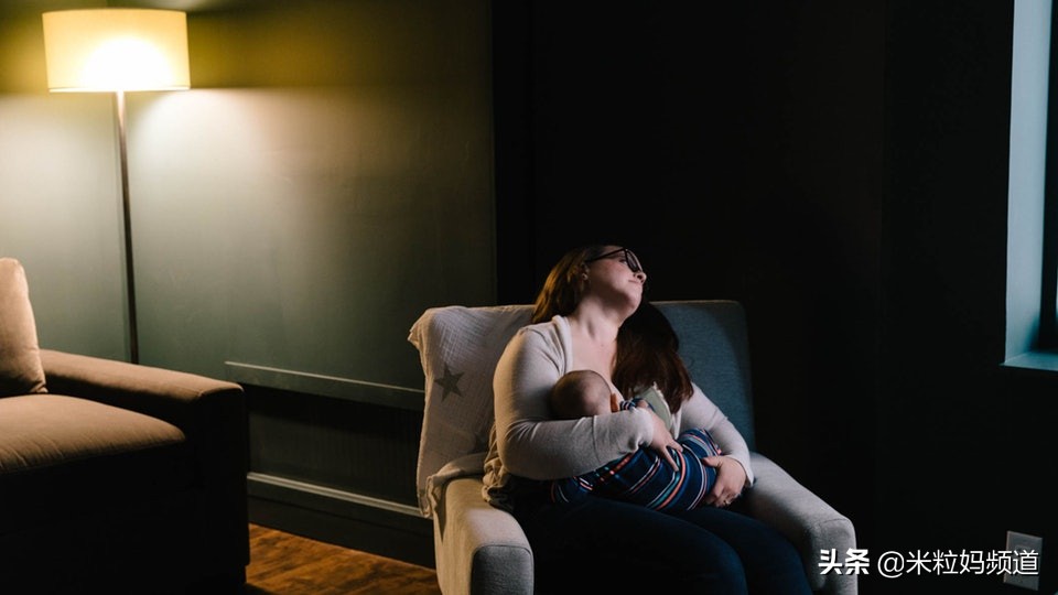 什么时候戒睡前奶,什么时候戒夜奶