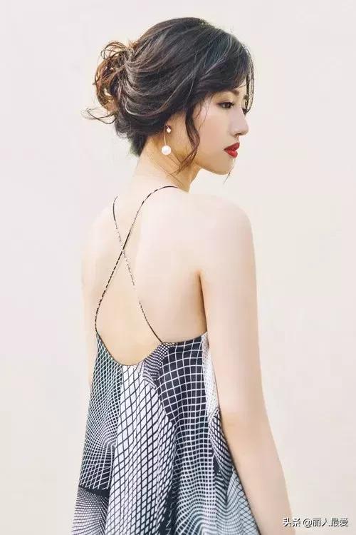 有的女生表面上光鲜亮丽,有的女生表面上白白净净的