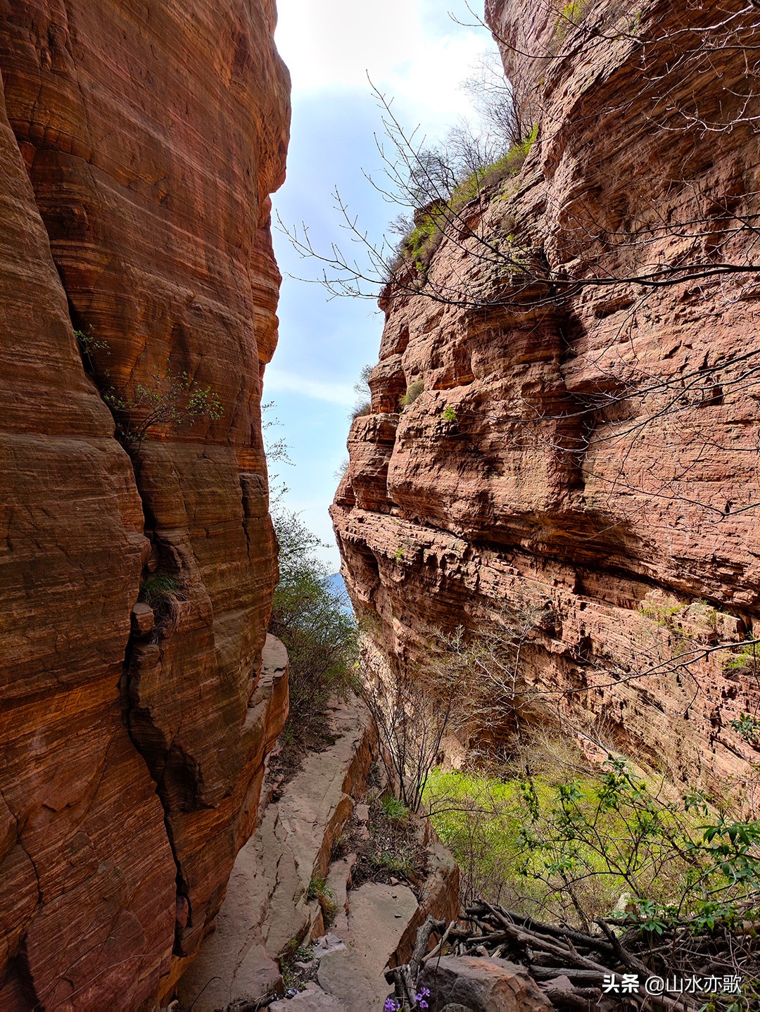 从石家庄到邢台，寻找大自然的鬼斧神工，爬上半个瓮，羞羞阴阳山