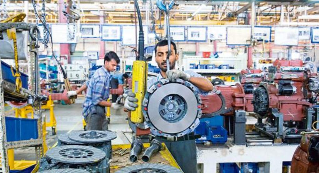 日本墓碑断货，新娘没婚纱穿，谁在为断供的“中国制造”买单？