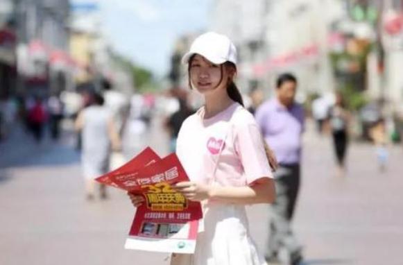 大学生每月“生活费”等级火了，三档以下不敢出门，统归贫民档