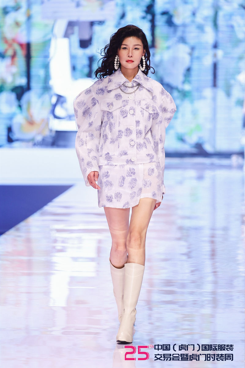 以纯2019夏季秀场,以纯女装2019发布会