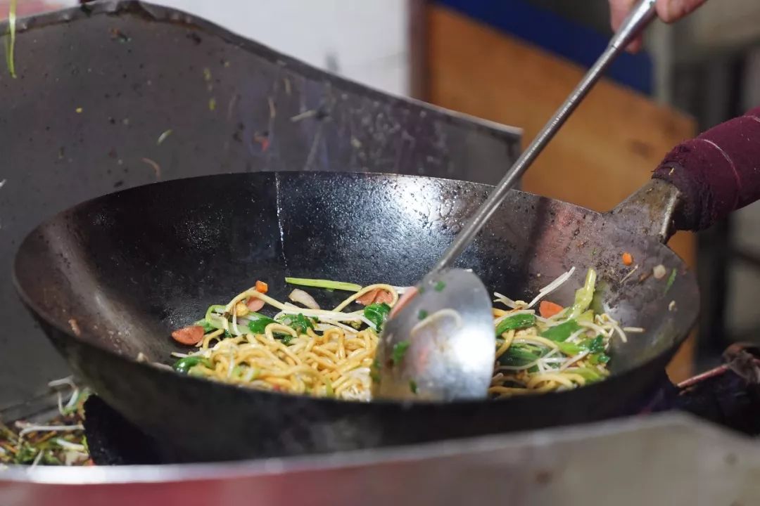 无夜市不夏天!西园里菜场竟然是个“深夜大食堂”?