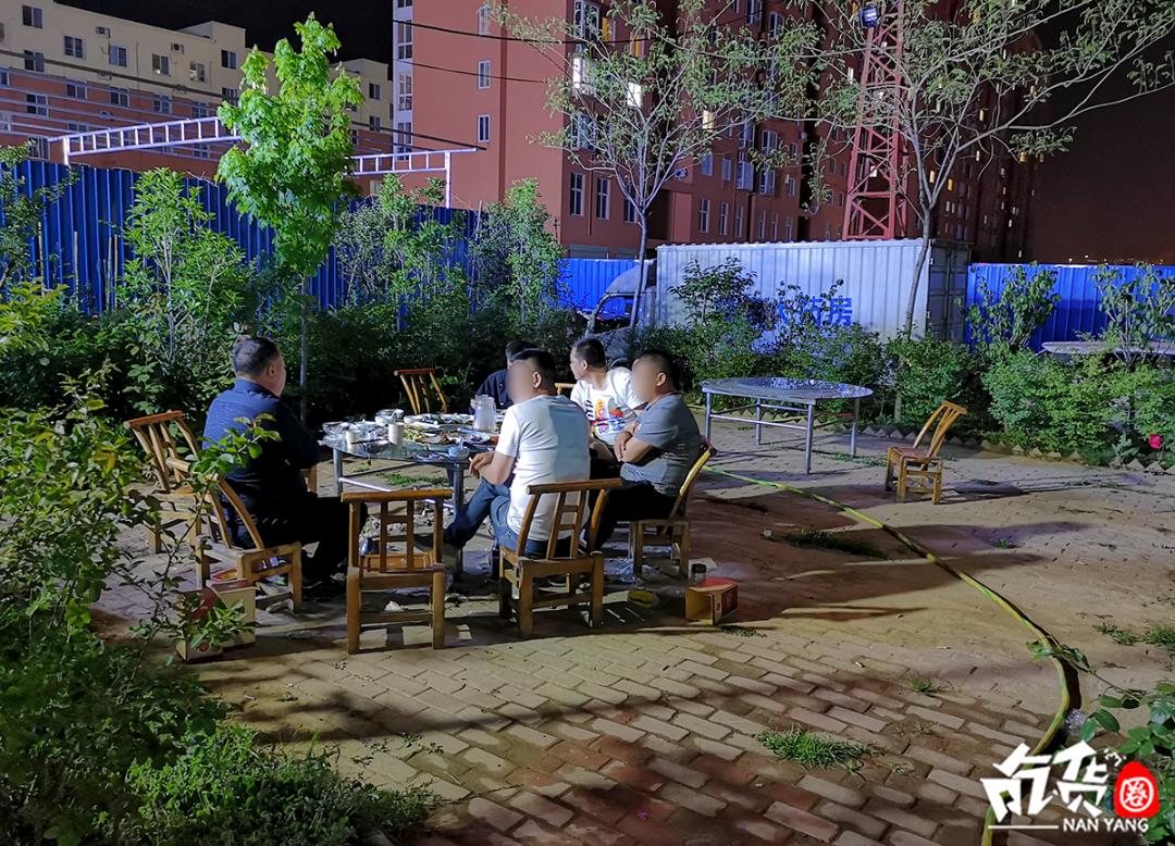 南阳吃烤全羊的地方,河南南阳方城流动烤全羊