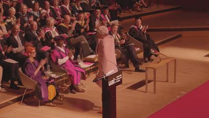 他以一己之力，让UAL的毕业典礼变成“女装大佬”的异装盛会