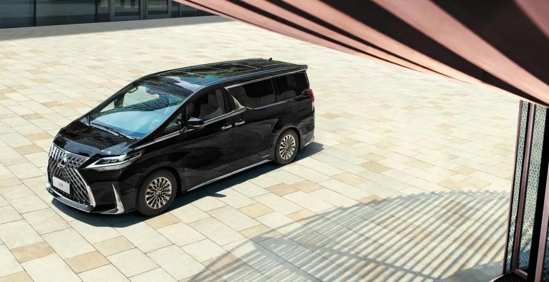 最壕“面包车”雷克萨斯LM上市116.6万起,你猜会加价多少?