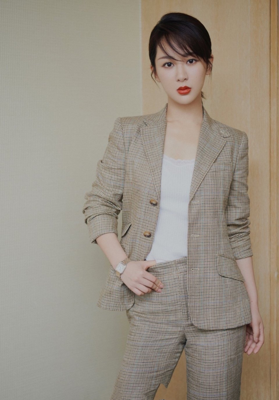 发际线靠前怎么披头发好看,发际线在前怎么扎头发