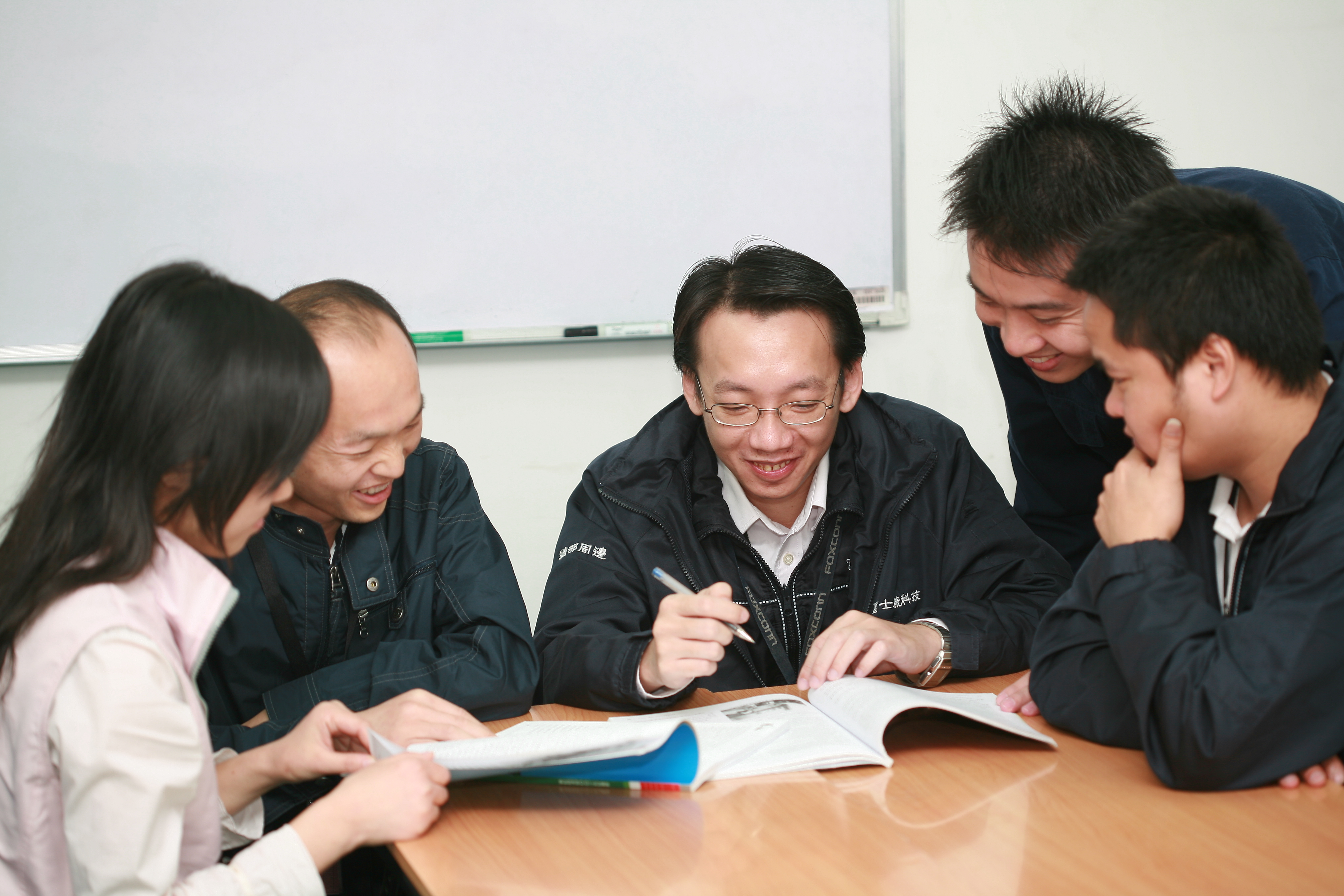 郭台铭富士康最新五天八小时制度,郭台铭怎样管理富士康视频