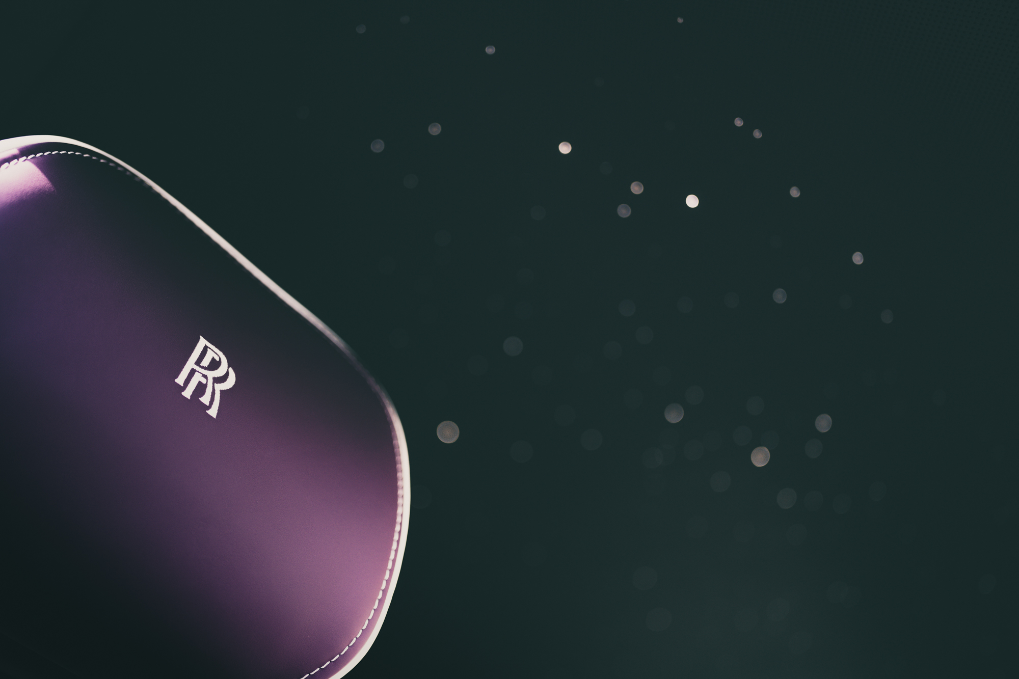 2022款劳斯莱斯古思特白色试驾,劳斯莱斯全新古思特驾驶感受