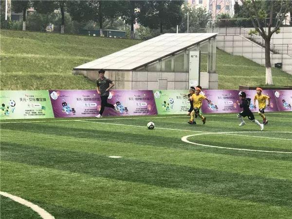 椋炴壃瓒崇悆鐩存挱,椋炴壃瓒崇悆璁粌鍩哄湴