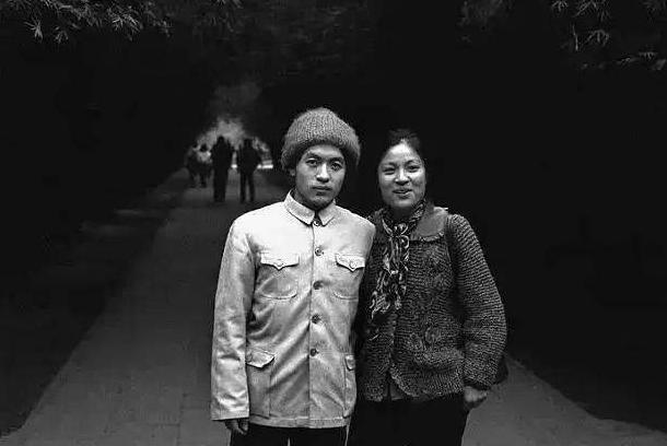 顾城杀妻后的下场,顾城杀妻后的生活