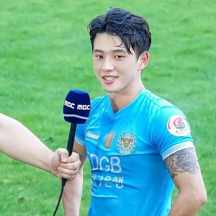 97年出名的足球运动员,韩国最帅的足球运动员