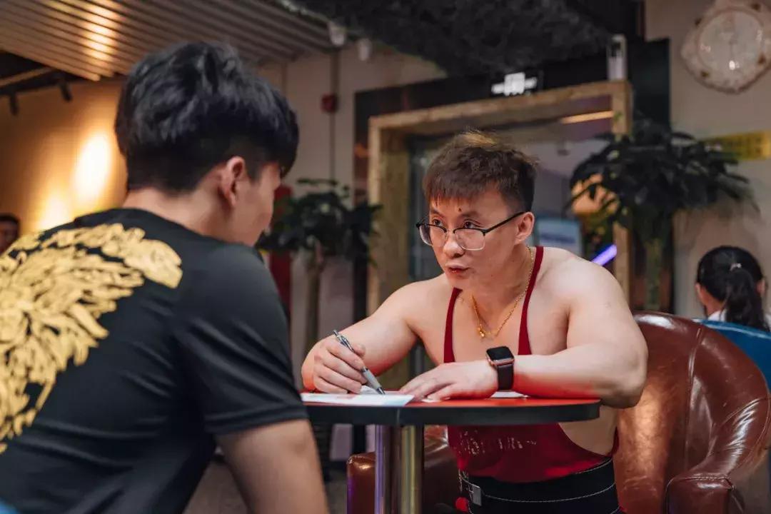 30岁转行健身教练太晚了,27岁当健身教练五年竟然还负债