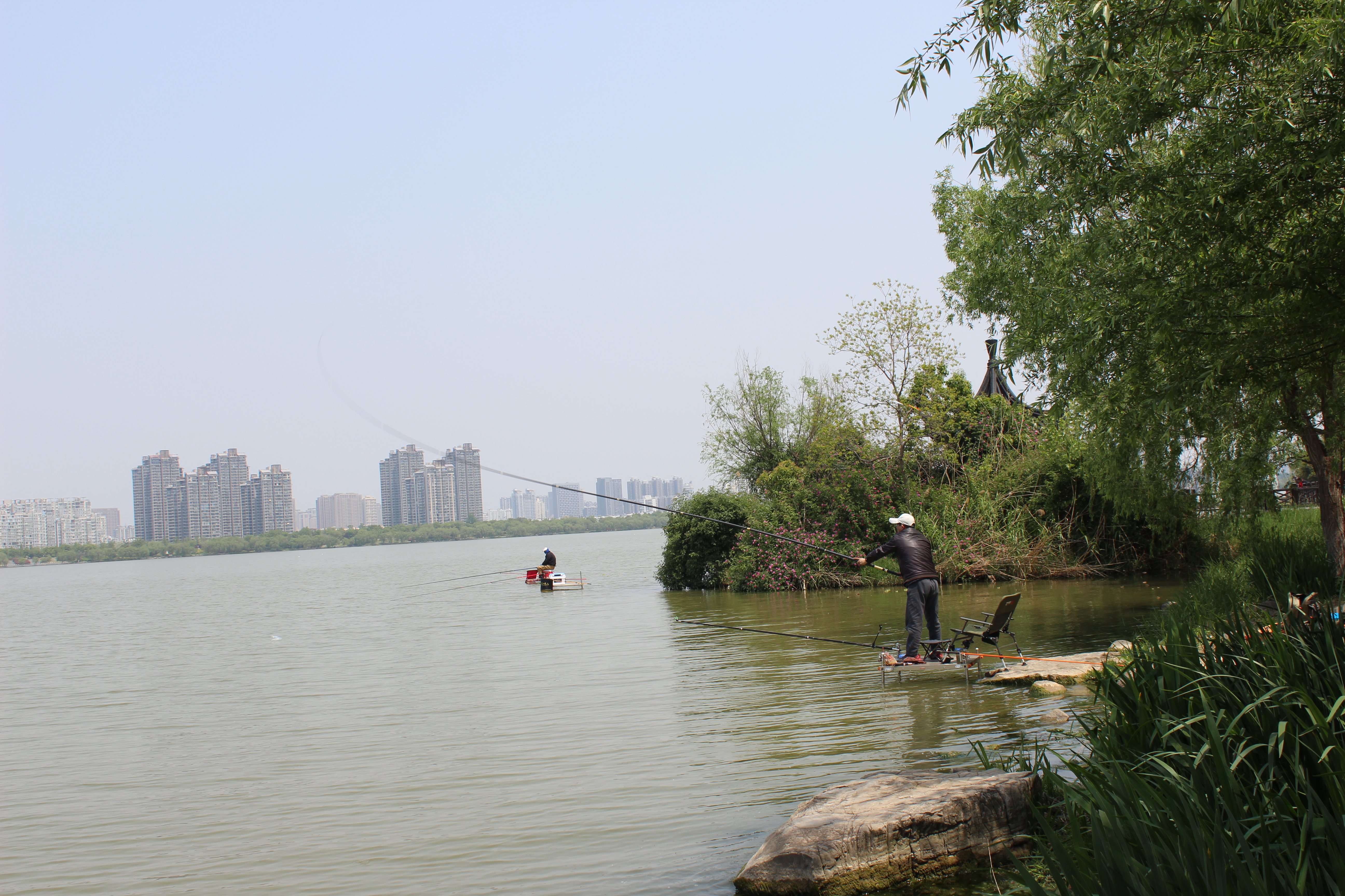 断竿稍的原因分析,如何避免野钓断竿爆竿问题