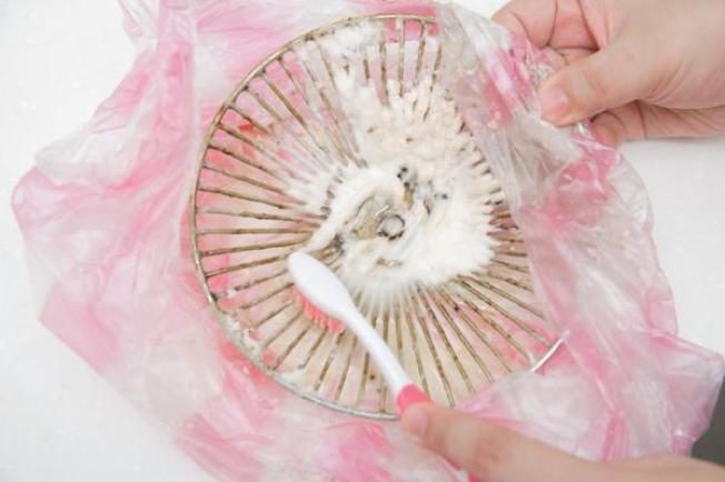 小苏打加盐加洗洁精去除油污最好,小苏打去油污正确方法