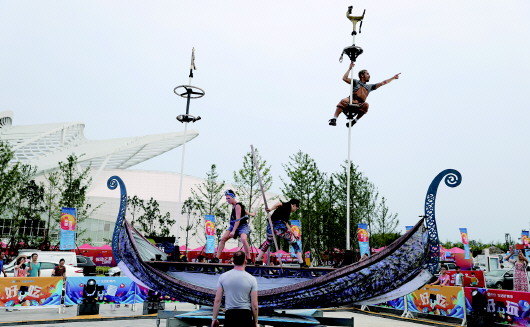 金沙滩啤酒城吃住攻略,金沙滩啤酒城有什么玩的