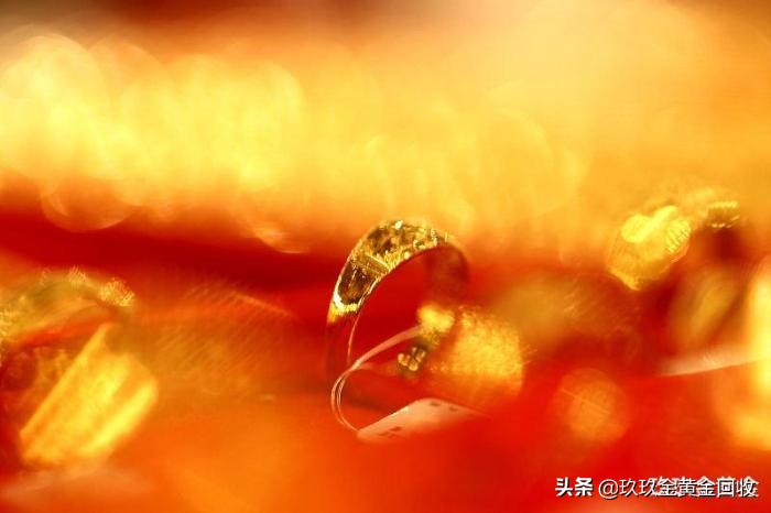 卖黄金从哪里看金价,卖黄金是看回收价还是今日金价