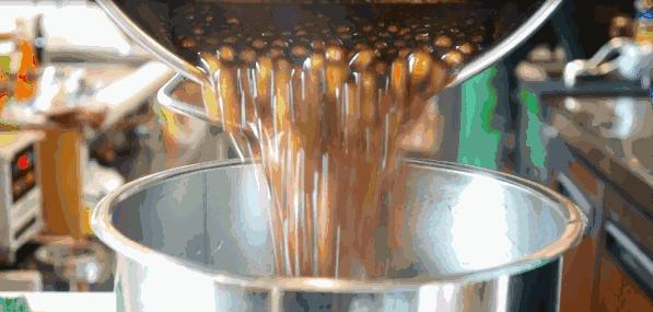 奶茶真的“有毒”吗？明明会变胖，为啥还是有那么多人喜欢喝？