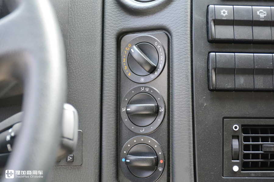 乌尼莫克和阿莫迪罗房车哪个大,阿莫迪罗乌尼莫克u5000房车