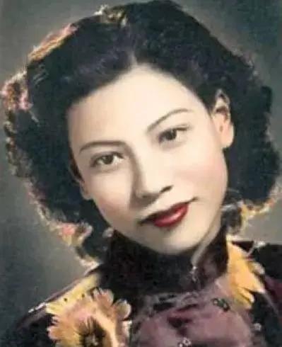 还记得“神婆专业户”罗兰吗?85岁的她如今过得怎么样