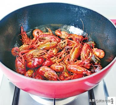 自制不辣小龙虾调料,自制小龙虾加什么配菜