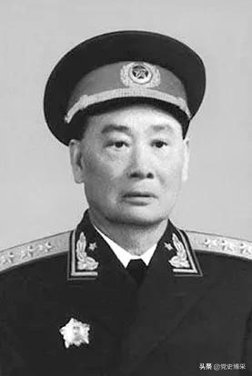 获得三枚一级勋章的少将,荣获三枚一级勋章的有多少人