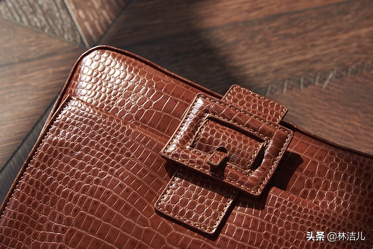 今年春夏必买的4款包包,包包推荐小众高级感红色