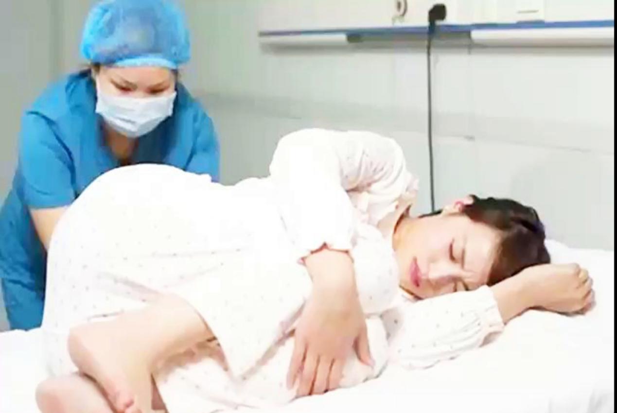 肚子发紧发硬是真宫缩还是假宫缩,肚皮发硬这是宫缩还是胎儿在拱背