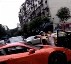 红色保时捷女司机打人后续,保时捷打人女最新处理