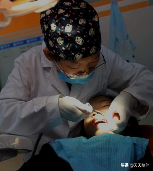 孩子牙疼不愿意配合怎么办,小孩牙疼不听话