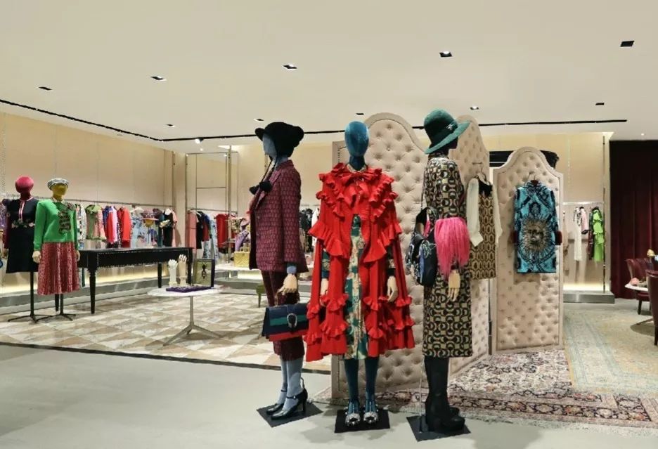 小服装店的陈列技巧图片欣赏,小服装店的陈列技巧图片欣赏大全