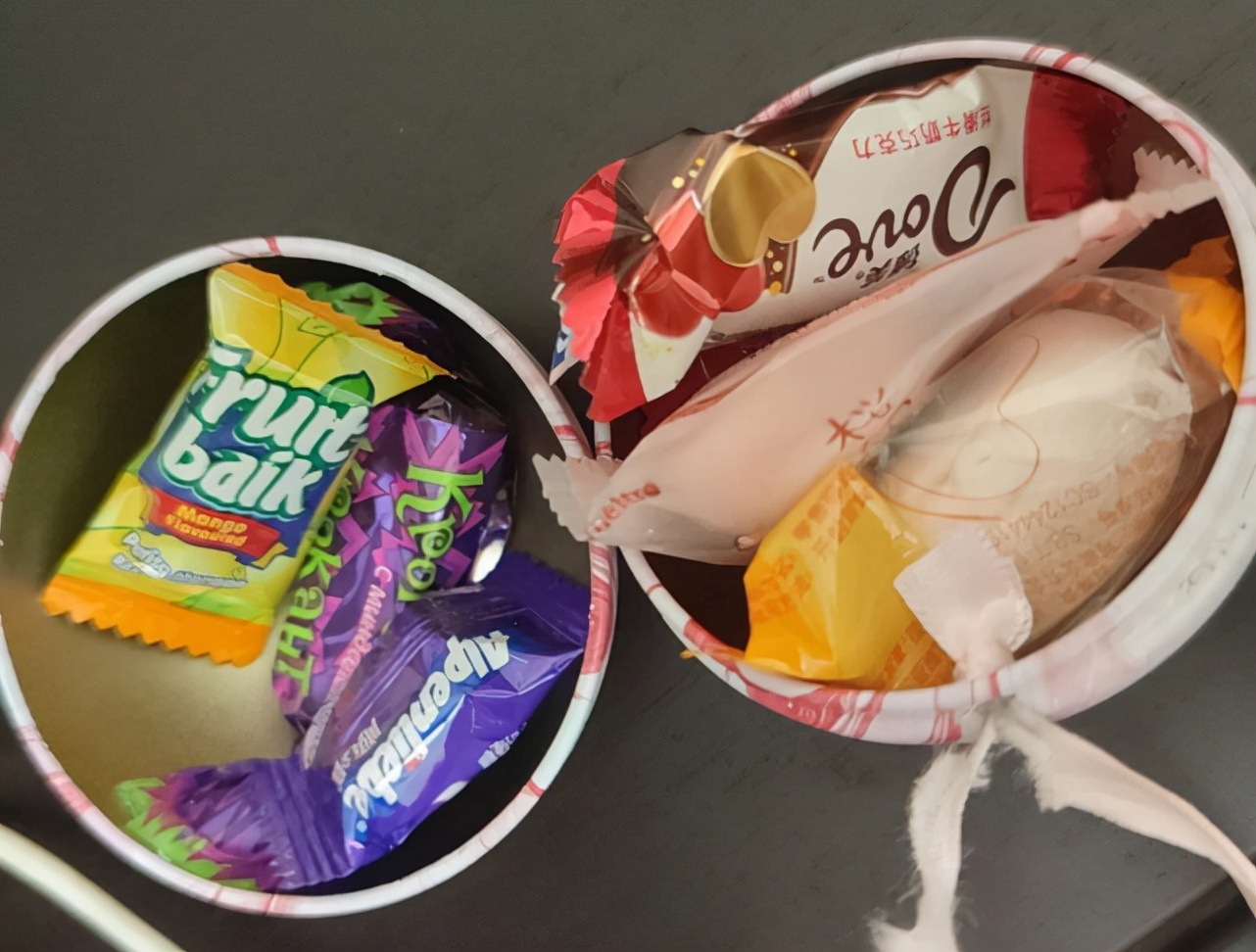 在婚礼上收到喜糖却打不开？只怪现在的喜糖太内卷了