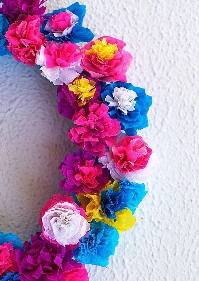 用手工纸做出来的花型装饰,软皱纹纸手工花