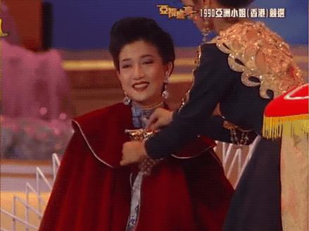 成龙对小龙女事件有回应吗 (小龙女事件对成龙的影响)