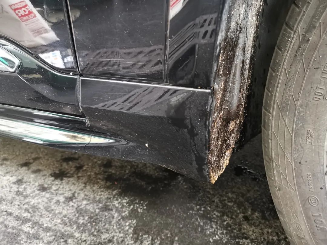 车上沾了水泥怎么处理,车上沾到沥青