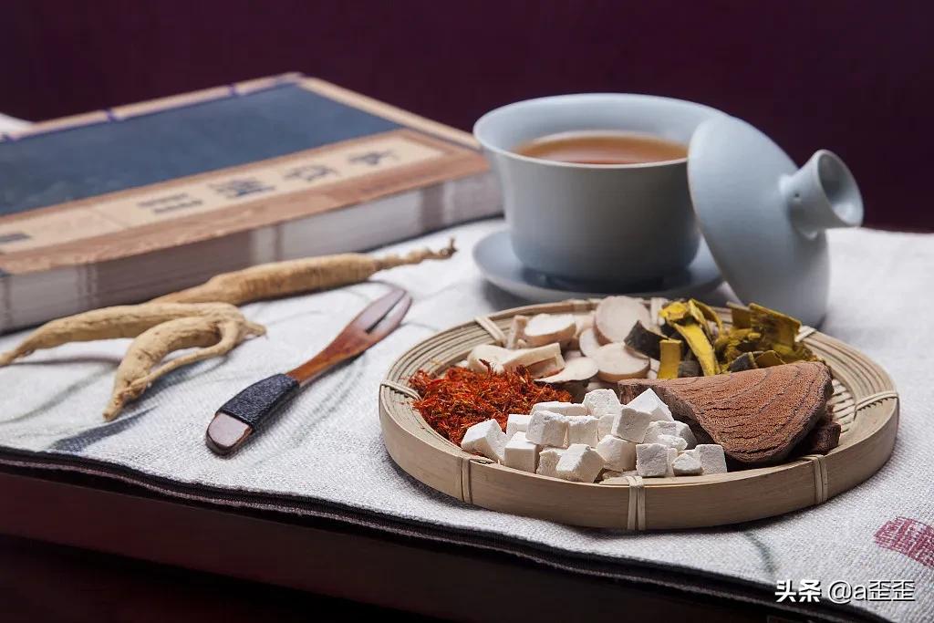 夏天如何进补又不上火呢,夏季祛湿降火的方子