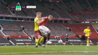 14秒覆盖球场+6脚将球传进球门!索式红魔霸气回应恶劣犯规,解气